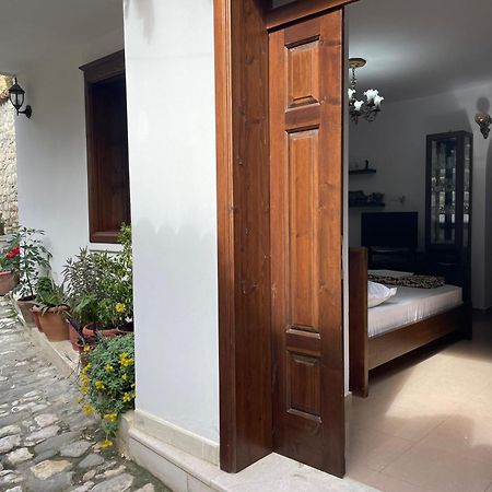 Apartment Altin In Old Town Berat Dış mekan fotoğraf