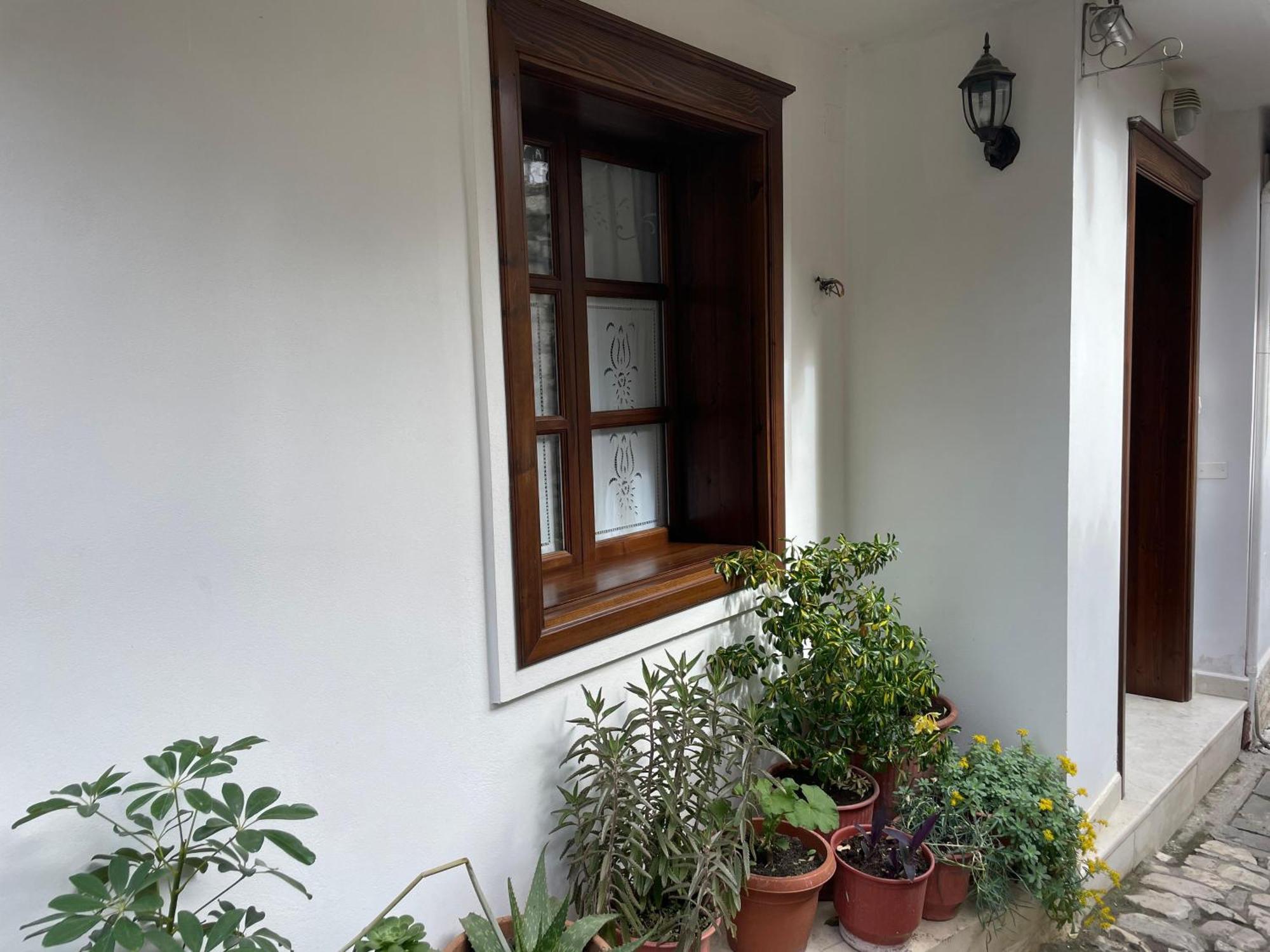 Apartment Altin In Old Town Berat Dış mekan fotoğraf