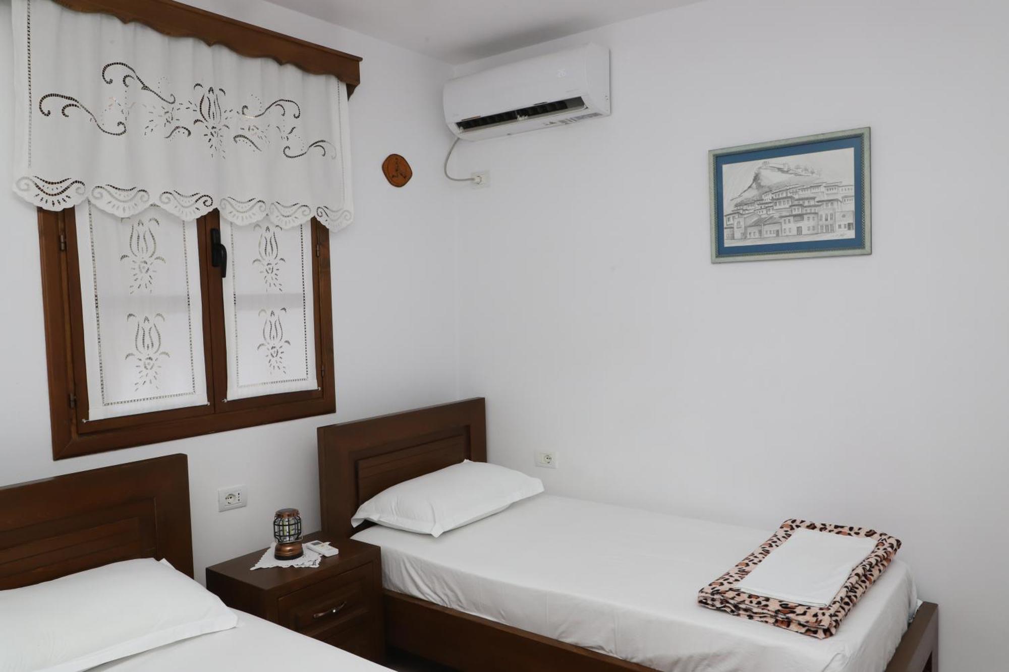 Apartment Altin In Old Town Berat Dış mekan fotoğraf