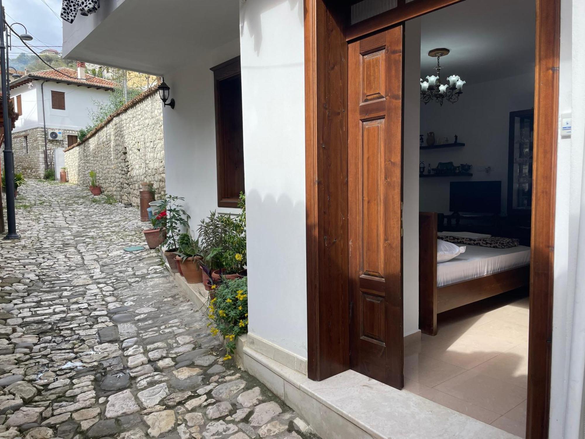 Apartment Altin In Old Town Berat Dış mekan fotoğraf